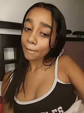 Zoe_Sweett18 Adlı Modelin Canlı Sohbet Odası