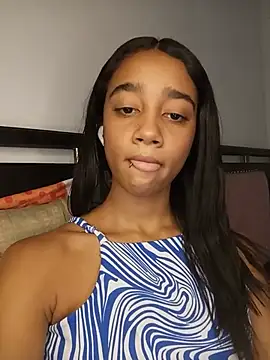 Zoe_Sweett18's Live Chat Room