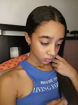 Zoe_Sweett18 Adlı Modelin Canlı Sohbet Odası