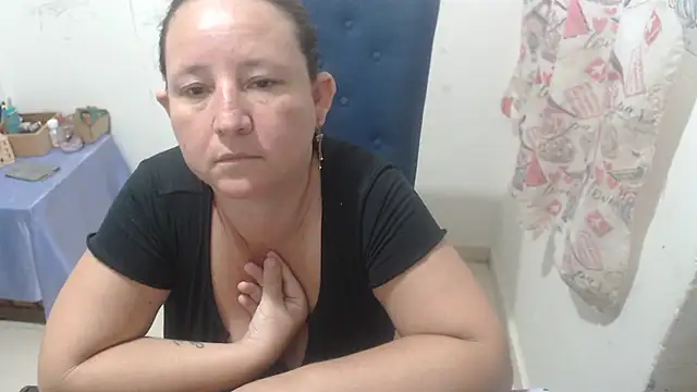 Yohis_Kiut25 Adlı Modelin Canlı Sohbet Odası