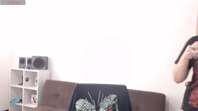 חדר צ'אט בשידור חי של sharonnleon