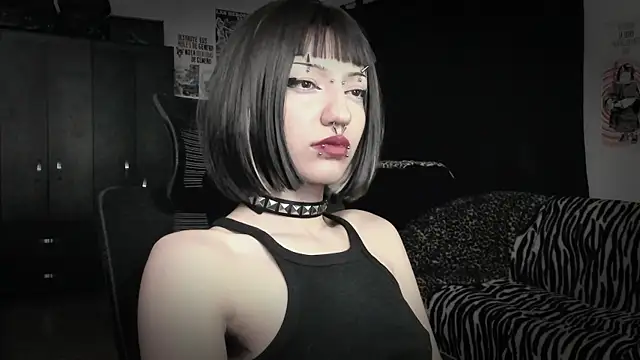 roxy_toxic's Live Chat Room