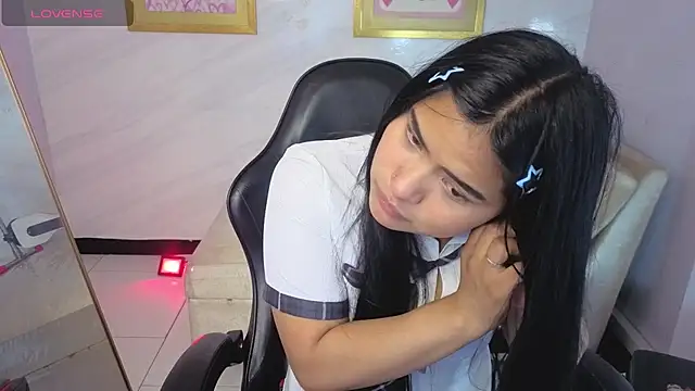 Paulette_v Adlı Modelin Canlı Sohbet Odası