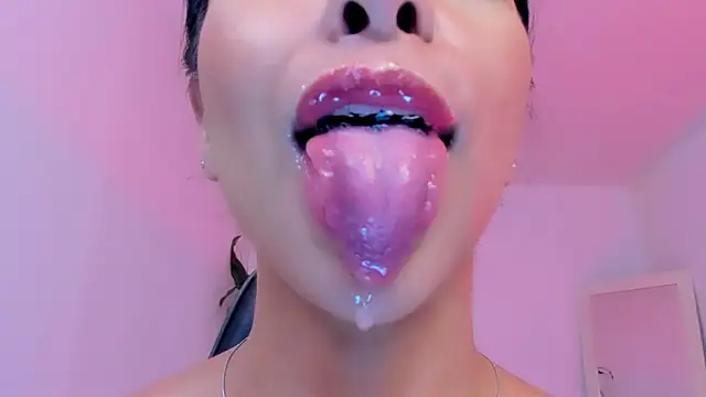 sophierooy22 élő chatszobája