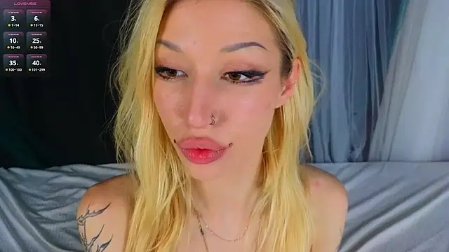 SallyCha Adlı Modelin Canlı Sohbet Odası