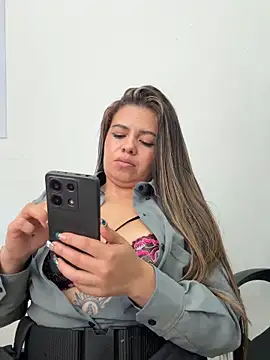 Sala de chat ao vivo de Ariana-07
