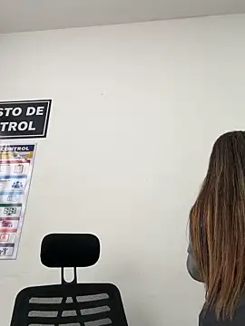Sala de chat ao vivo de Ariana-07
