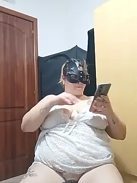 topina8 Adlı Modelin Canlı Sohbet Odası