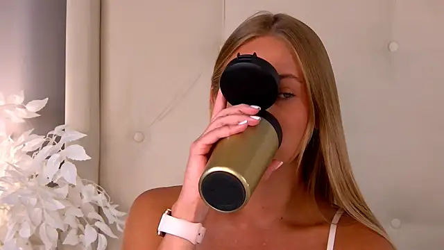 غرفة دردشة ur_wet_dreams المباشرة