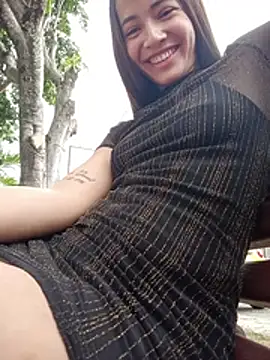 -Nicol Adlı Modelin Canlı Sohbet Odası