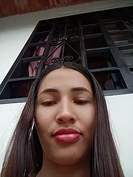 -Nicol Adlı Modelin Canlı Sohbet Odası