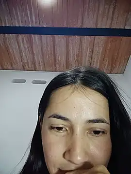 -Nicol's Live Chat Room