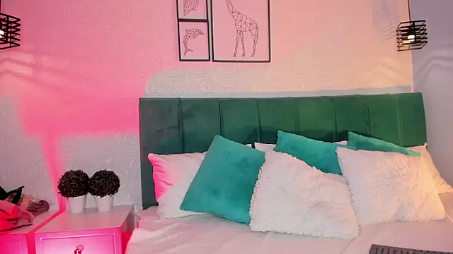ninna_curly Adlı Modelin Canlı Sohbet Odası