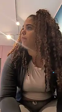 ninna_curly чат на живо