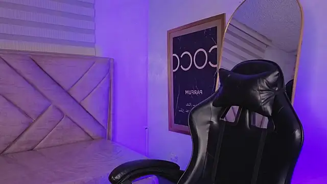 Hela_v Adlı Modelin Canlı Sohbet Odası