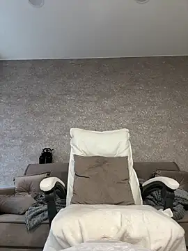 Živá chatovací místnost LillySquirtShot
