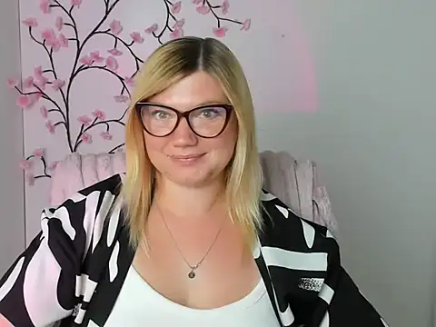חדר צ'אט בשידור חי של Lola_moree