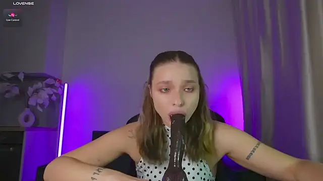 הופעת סקס קאם בשידור חי של violla_sinzz