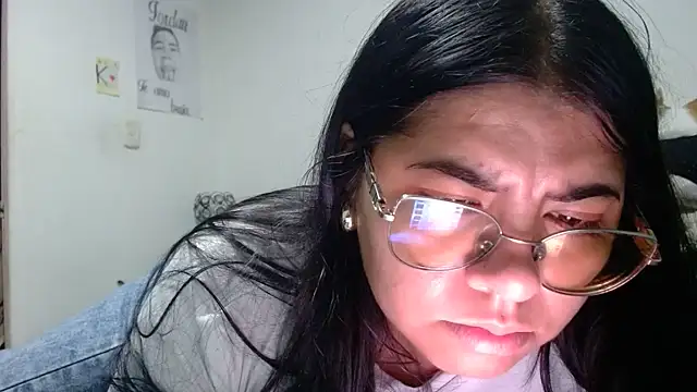 viccky_vick élő chatszobája