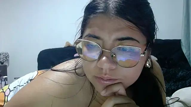viccky_vick Adlı Modelin Canlı Sohbet Odası