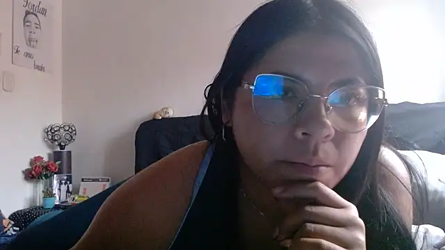 viccky_vick Adlı Modelin Canlı Sohbet Odası