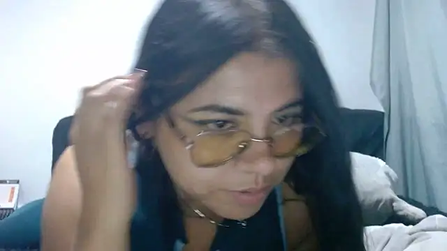 viccky_vick Adlı Modelin Canlı Sohbet Odası