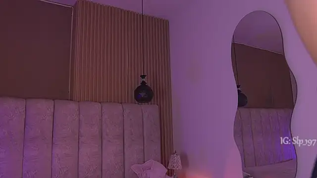 sara_lopee1 Adlı Modelin Canlı Sohbet Odası