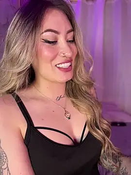 חדר צ'אט בשידור חי של Lally_Valencia__