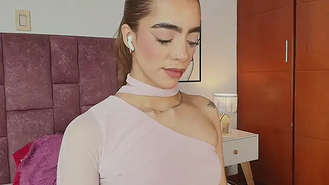 Violetta_Ficher's Live Chat Room