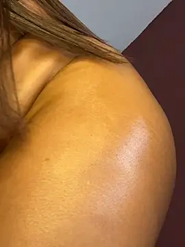 _Adharaa Live Chatraum