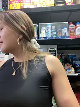 Andrea_19blonde чат на живо