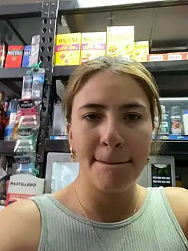 חדר צ'אט בשידור חי של Andrea_19blonde