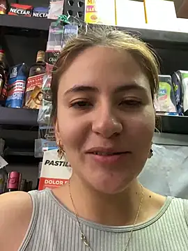 Andrea_19blonde লাইভ চ্যাট রুম