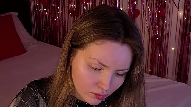 Lora_Rosee élő chatszobája