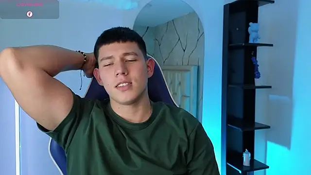 הופעת סקס קאם בשידור חי של JamesCr_