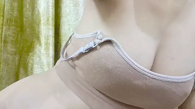 Chat soba uživo modela PARIYA_01