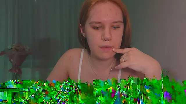 Mia_Luw's Live Chat Room
