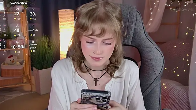 Онлайн чат KiraMontoya
