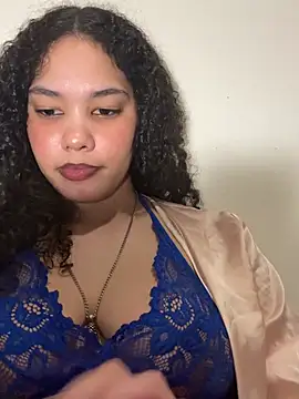 tastylolaaa's Live Chat Room
