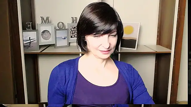 _AngeliaFlow_'s Live Chat Room