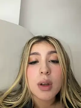 Cloee_Rainbow1 – live chatrum