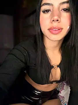 Laura-Khalifa live-chat rom