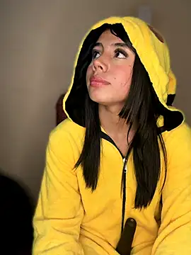 Laura-Khalifa Ruang Obrolan Langsung