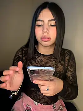 Sala de chat en directo de Laura-Khalifa
