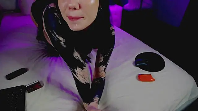 MaeveMoon Adlı Modelin Canlı Sohbet Odası