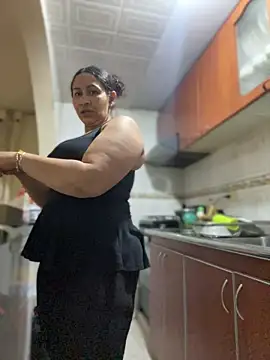ห้องแชทสดของ Carola-Ross