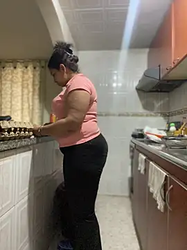 Phòng Chat Trực Tiếp Carola-Ross