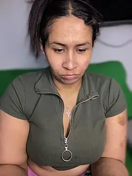 Phòng Chat Trực Tiếp Carola-Ross