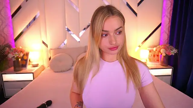 LindsieGreyy's Live Chat Room