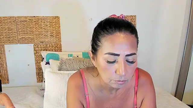 Jackiehmilf52's Live Chat Room
